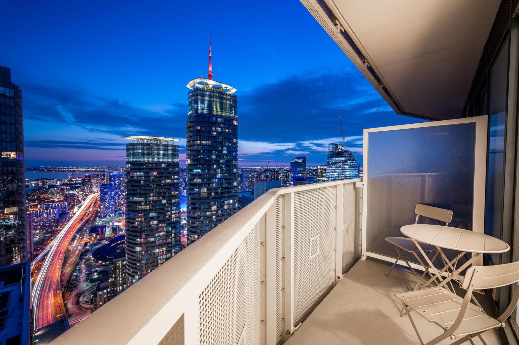 Presidential Suite Heart Of Downtown With Stunning View Toronto Eksteriør billede